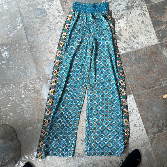 Alice and Olivia Russell Super High Waist Pant in Washed Geo - Picture 3 of 4